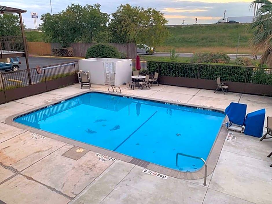 Red Roof Inn San Antonio E - Frost Bank Center מראה חיצוני תמונה