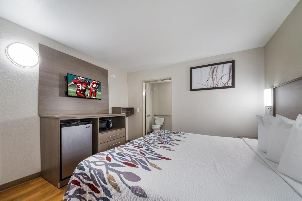 Red Roof Inn San Antonio E - Frost Bank Center מראה חיצוני תמונה