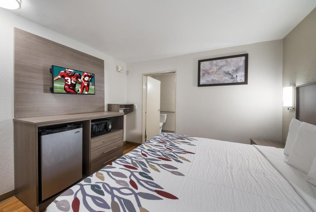 Red Roof Inn San Antonio E - Frost Bank Center מראה חיצוני תמונה
