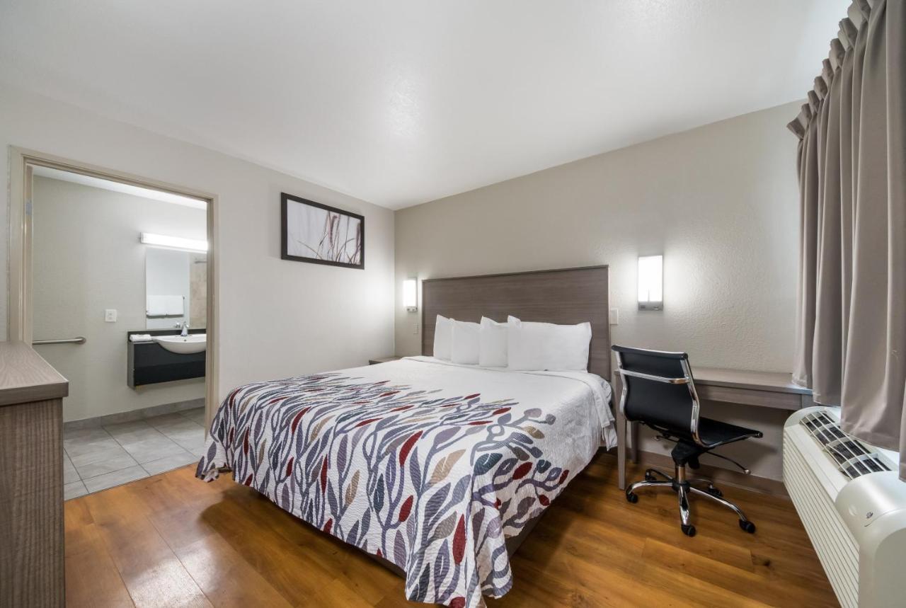 Red Roof Inn San Antonio E - Frost Bank Center מראה חיצוני תמונה