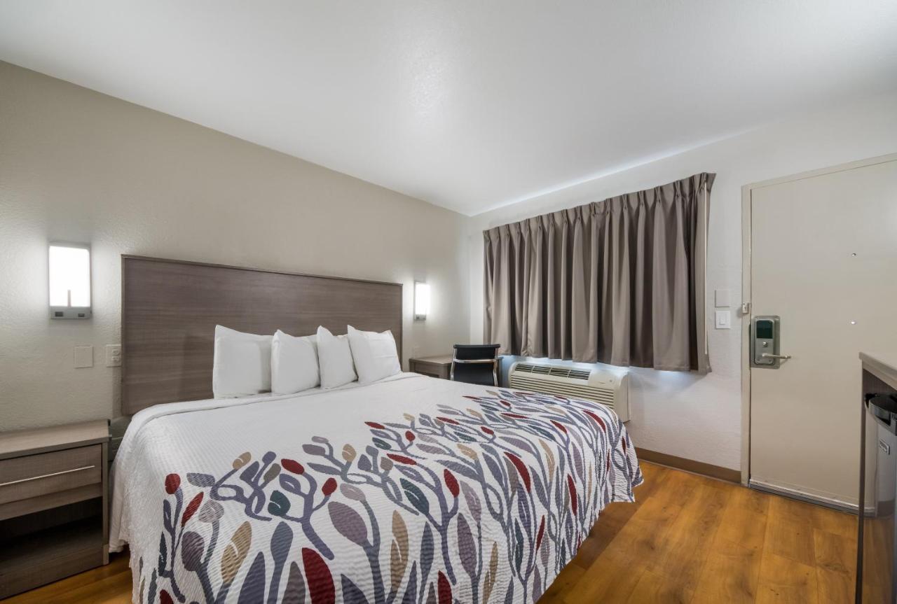 Red Roof Inn San Antonio E - Frost Bank Center מראה חיצוני תמונה