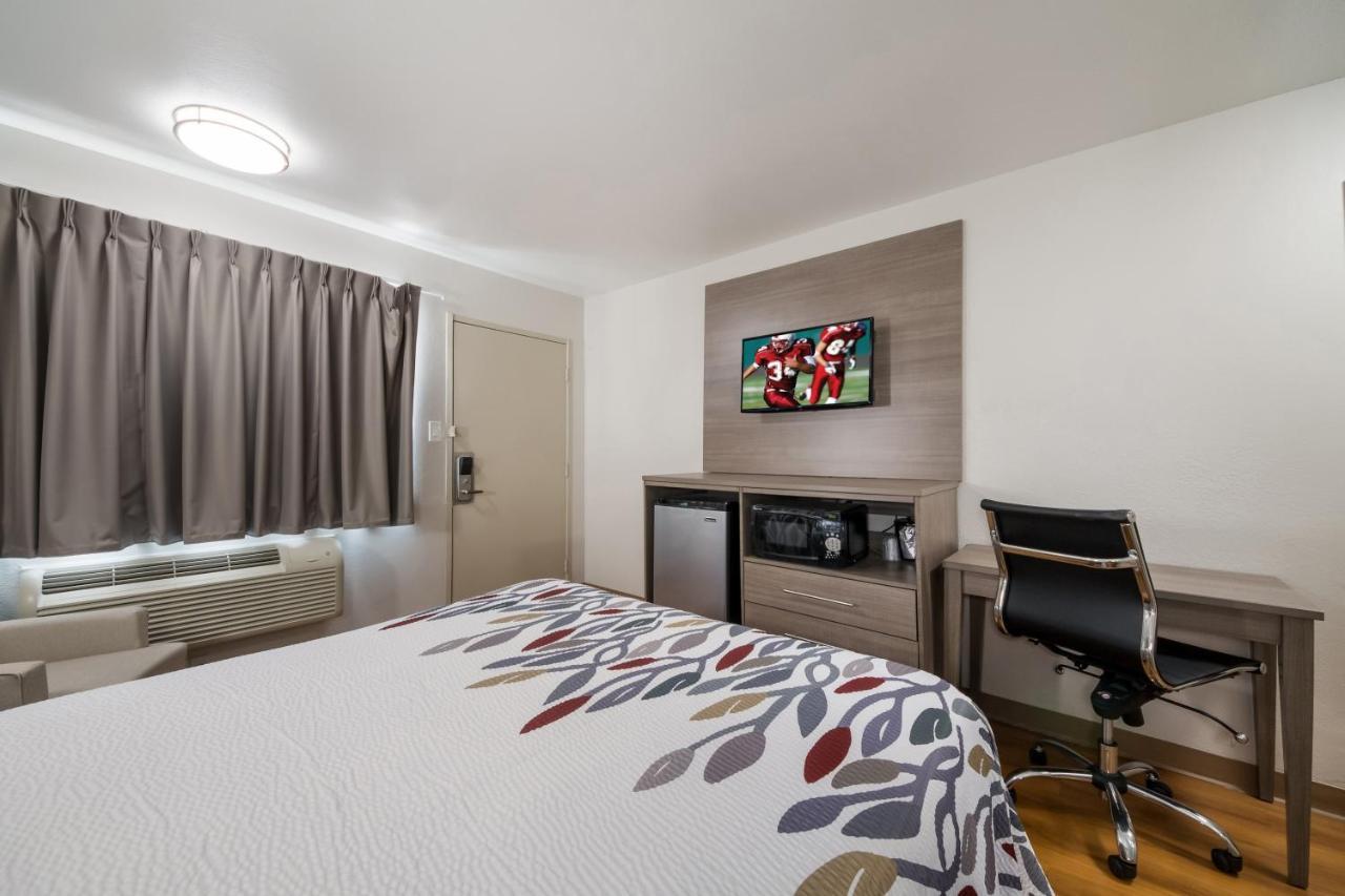 Red Roof Inn San Antonio E - Frost Bank Center מראה חיצוני תמונה