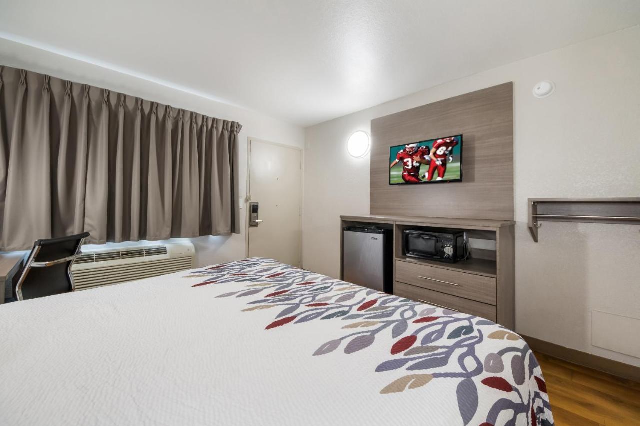 Red Roof Inn San Antonio E - Frost Bank Center מראה חיצוני תמונה