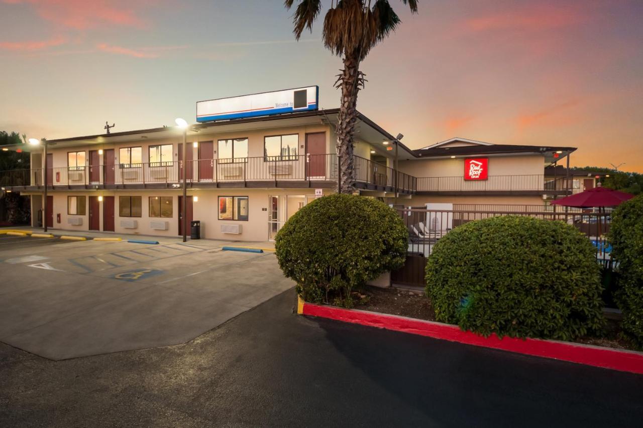 Red Roof Inn San Antonio E - Frost Bank Center מראה חיצוני תמונה