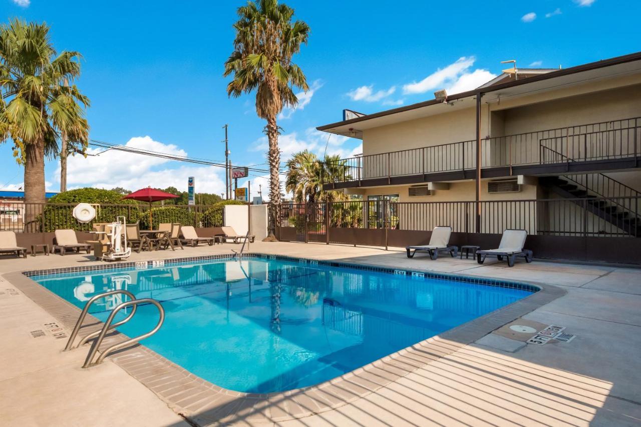 Red Roof Inn San Antonio E - Frost Bank Center מראה חיצוני תמונה