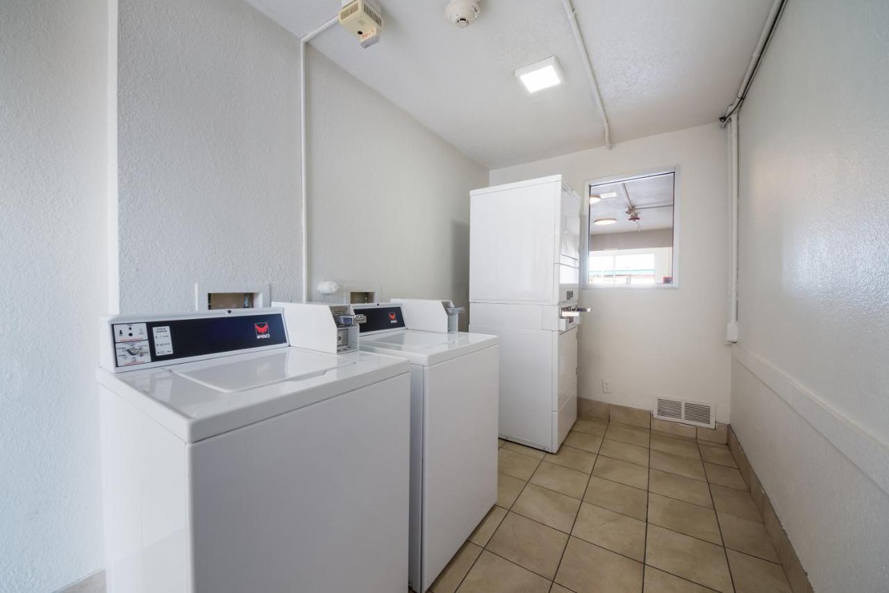 Red Roof Inn San Antonio E - Frost Bank Center מראה חיצוני תמונה