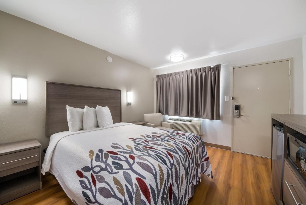 Red Roof Inn San Antonio E - Frost Bank Center מראה חיצוני תמונה