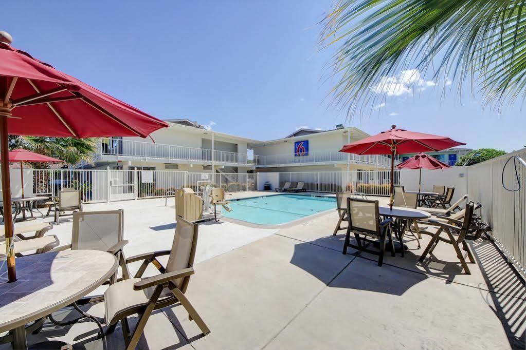 Red Roof Inn San Antonio E - Frost Bank Center מראה חיצוני תמונה