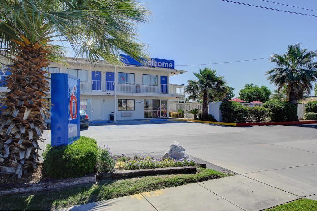 Red Roof Inn San Antonio E - Frost Bank Center מראה חיצוני תמונה